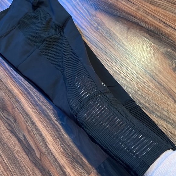 NWOT Alo Yoga Off The Grid Capri Legging - Picture 13 of 16